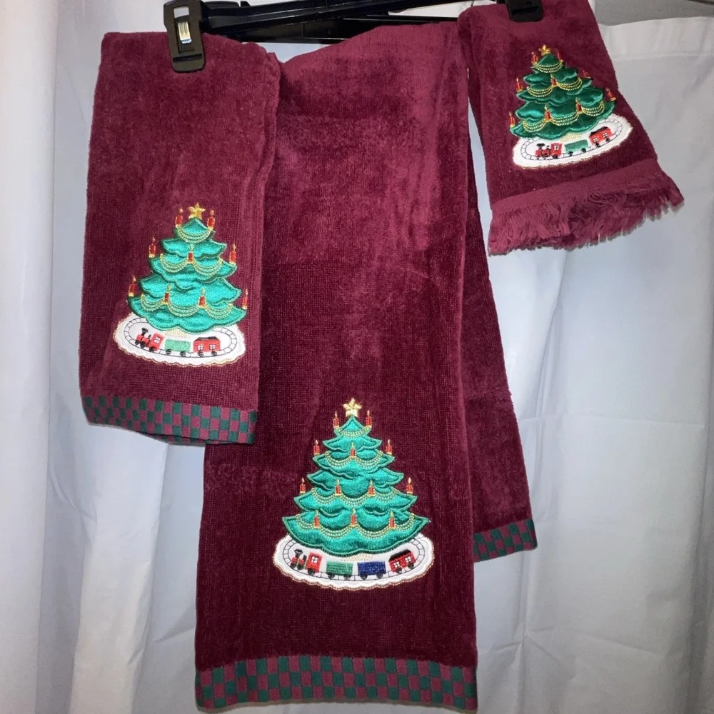 Vintage Christmas Holiday 3 pc Towel Set‎ Embroidered Appliqué Tree & Train